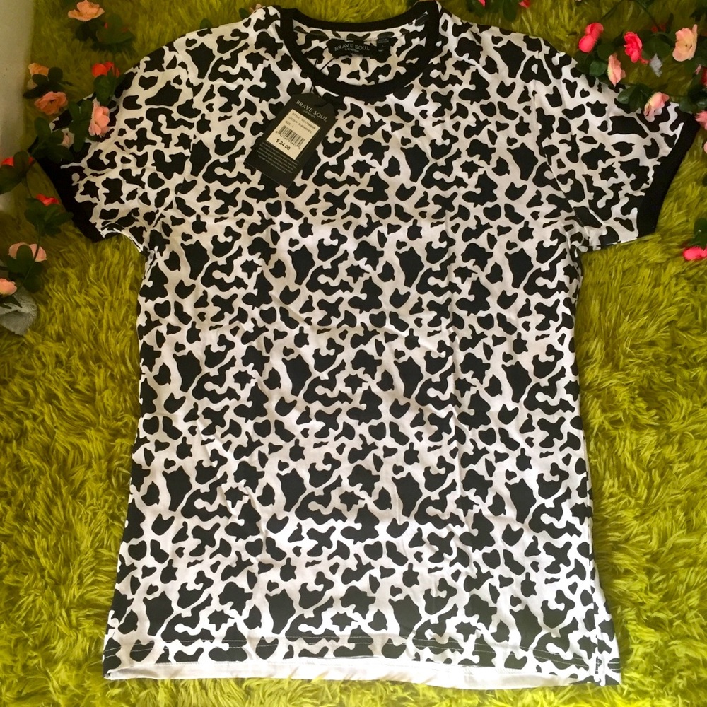 🌀 Cow Print Graphic Tee